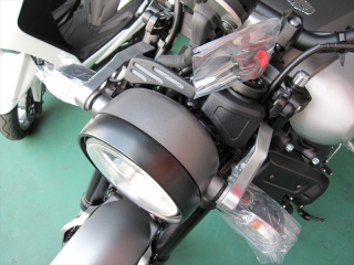 XSR900　ヘッドライト
