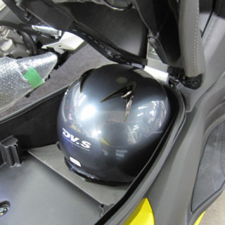 XMAX　シート下収納　ヘルメット