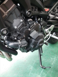 MT-09用GB-Racingエンジンプロテクター