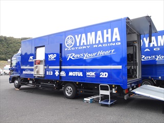 YAMAHA Factory Racing　トラック