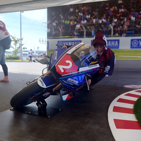 鈴鹿8耐　ヤマハブース