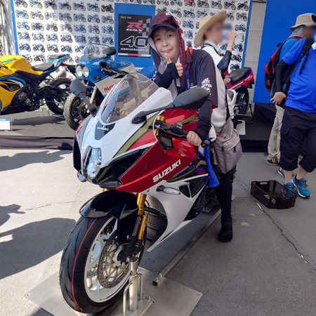 新型GSX-R1000　足つき　女性　155cm