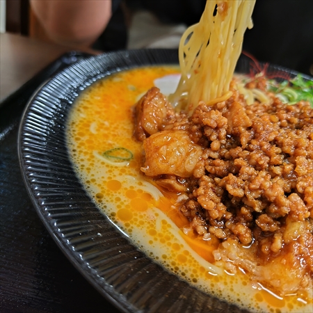 大阪屋食堂　坦々ホルモン麺
