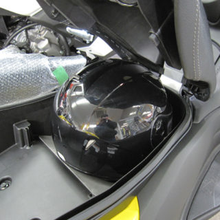 XMAX　シート下収納　ヘルメット