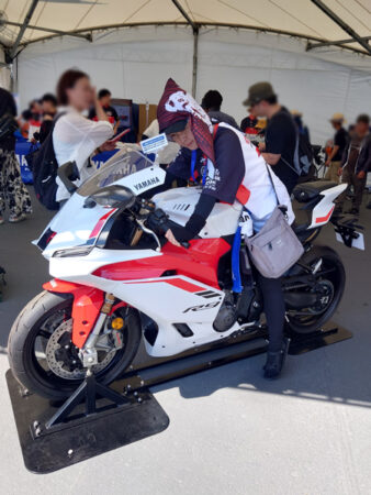 YZF-R9　足つき　155cm　女性