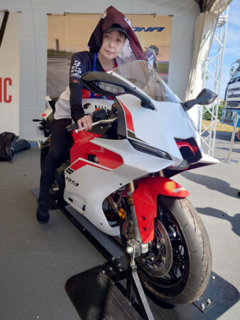 YZF-R9　足つき　155cm　女性