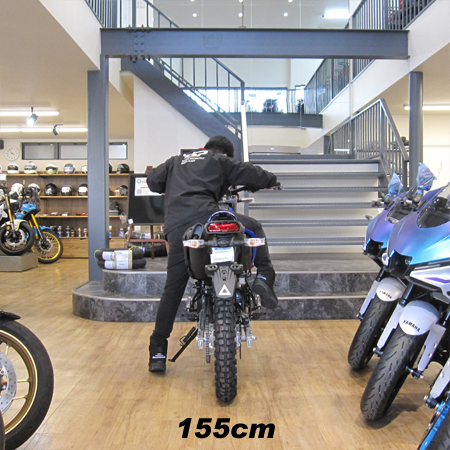 WR125R　足つき　身長155cm　女性