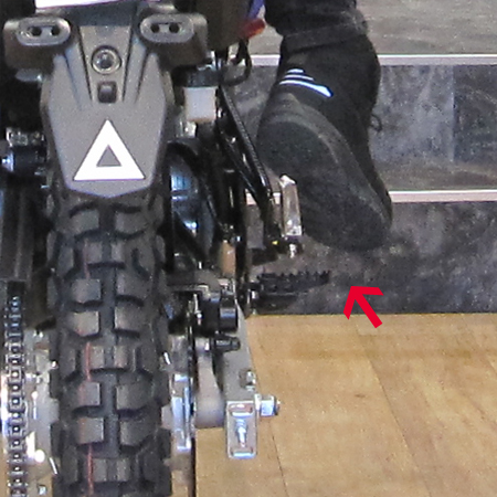 WR125R　足つき　身長155cm　女性